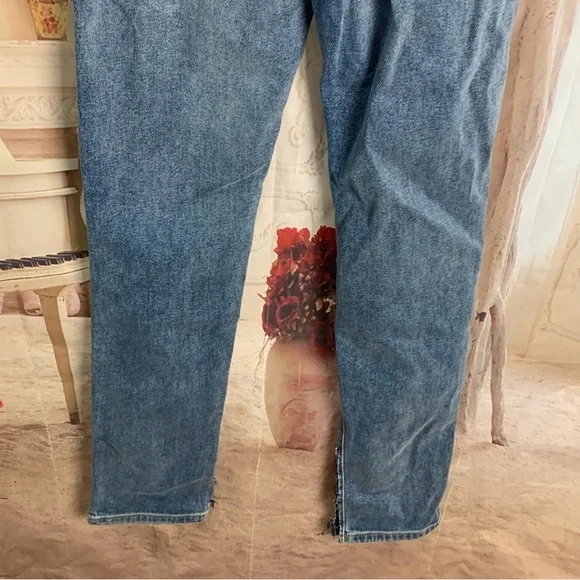 NEW REVICE Distressed Blue Jeans - Picture 6 of 9
